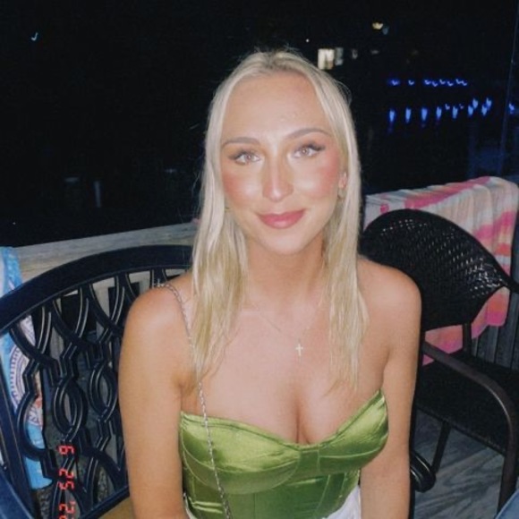 Meet your Posher, Francesca - Picture 1 of 1